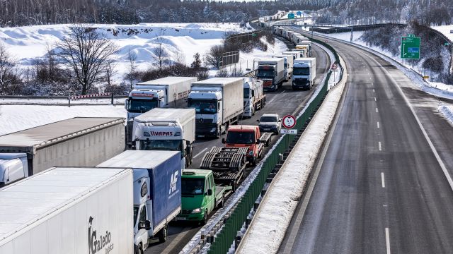 Ztráty dopravců z kolon do Německa rostou do stovek milionů
